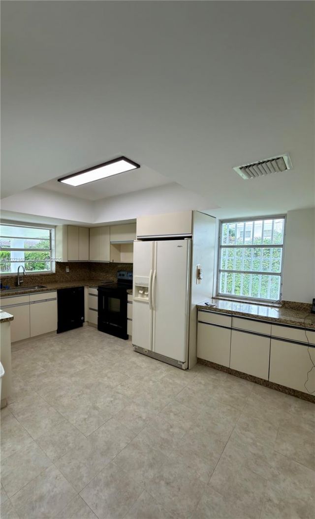 7700 SW 52nd Ct, Miami, FL 33143 Photo