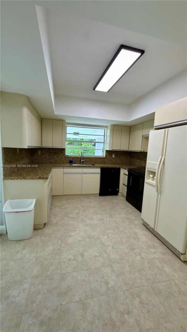 7700 SW 52nd Ct, Miami, FL 33143 Photo