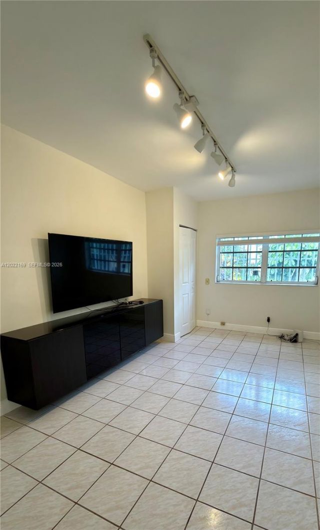 7700 SW 52nd Ct, Miami, FL 33143 Photo
