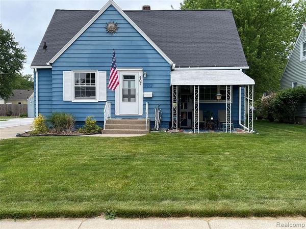 907 Napier Avenue, St. Joseph, MI 49085