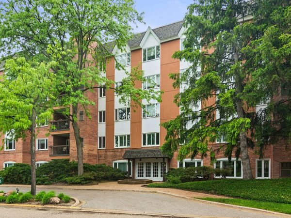205 N Rivershire Lane , Unit 414, Lincolnshire, IL 60069