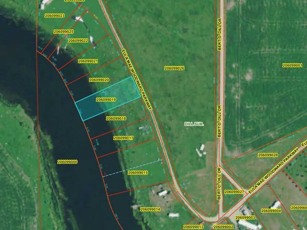 112 EULA MAE WOODWARD Parkway SW, Oakes, ND 58474