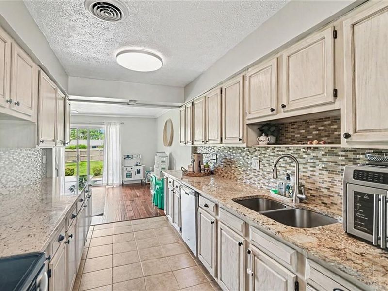 2340 Acorn Drive, Dayton, OH 45419 Photo 6
