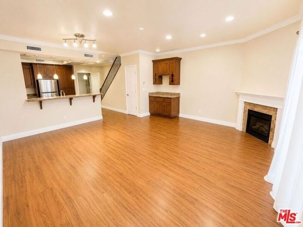 1101 East Avenue, Unit 105, Burbank, CA 91504