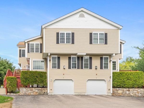 4 Paul Revere Path, Unit 4, Hopkinton, MA 01748