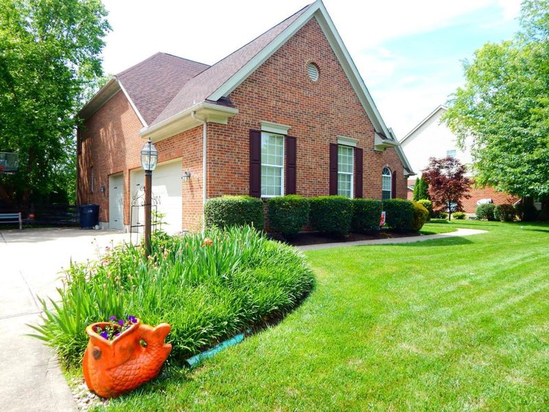 8171 Cheltenham Court, Hamilton Twp, OH 45039 Photo 2