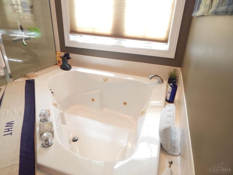 8171 Cheltenham Court, Hamilton Twp, OH 45039 Photo 9