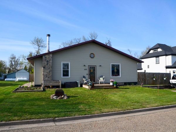 605 Ingalls Avenue, Hope, ND 58046