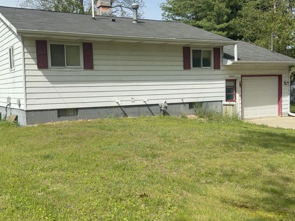 9463 Colby Road E, Crystal, MI 48818