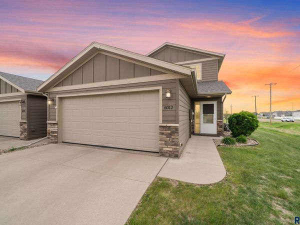 6012 S Plainside Pl, Sioux Falls, SD 57108