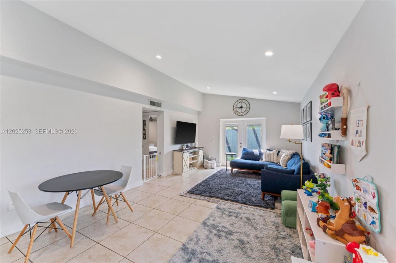 4885 SW 152nd Pl , Unit D-95, Miami, FL 33185 Photo