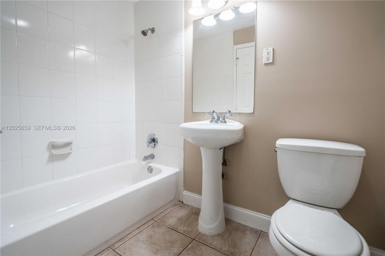 715 NE 6th St, Unit 9, Fort Lauderdale, FL 33304 Photo