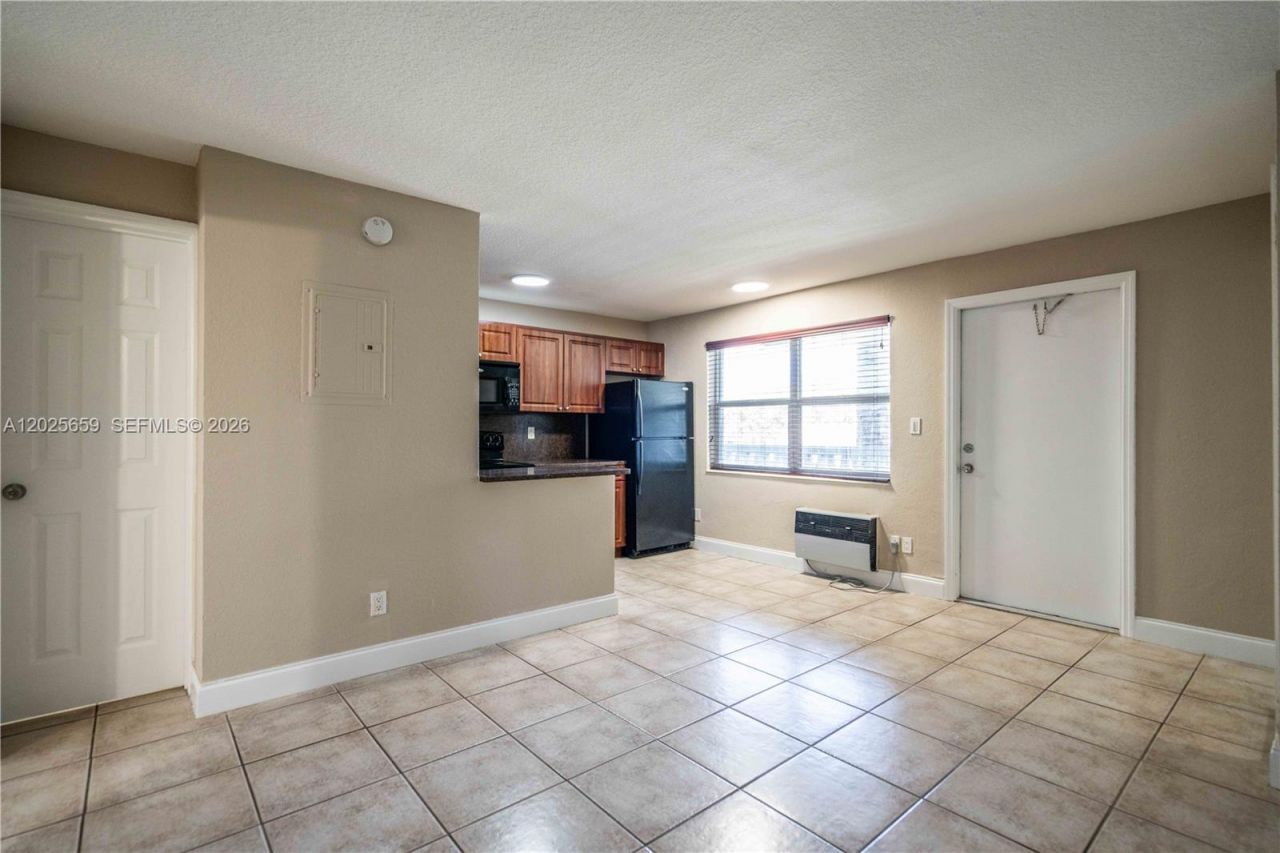 715 NE 6th St, Unit 9, Fort Lauderdale, FL 33304 Photo
