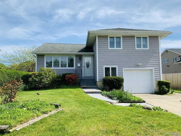 4 Willow Place , Hicksville, NY 11801