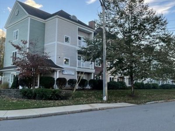 5 Woodman Way, Unit 202, Newburyport, MA 01950