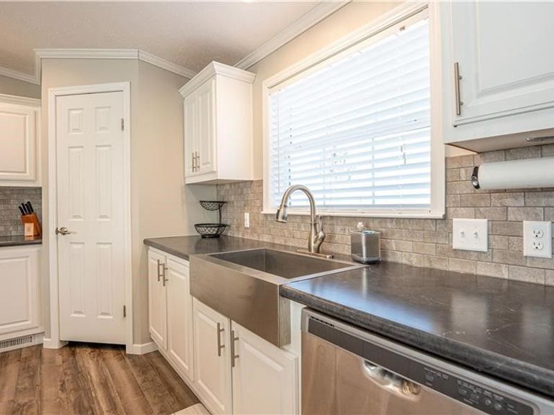 5719 N Richmond Road, Pierpont, OH 44082 Photo 9