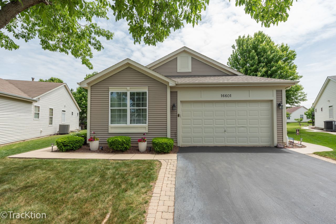 16601 Grandwood Lake Drive , Crest Hill, IL 60403