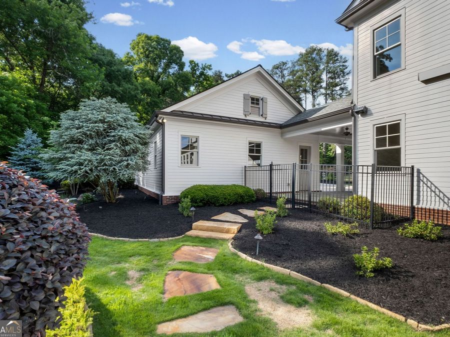 Property Image 100