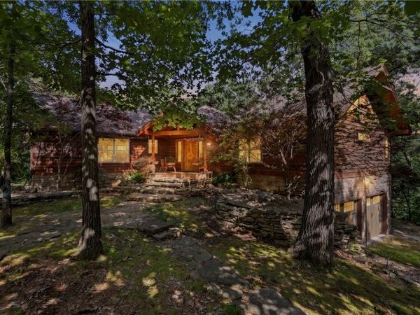 2046 County Road 116 , Eureka Springs, AR 72631