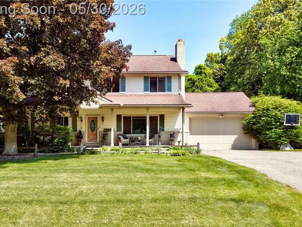 2697 Holland Street, Lake Orion Vlg, MI 48360