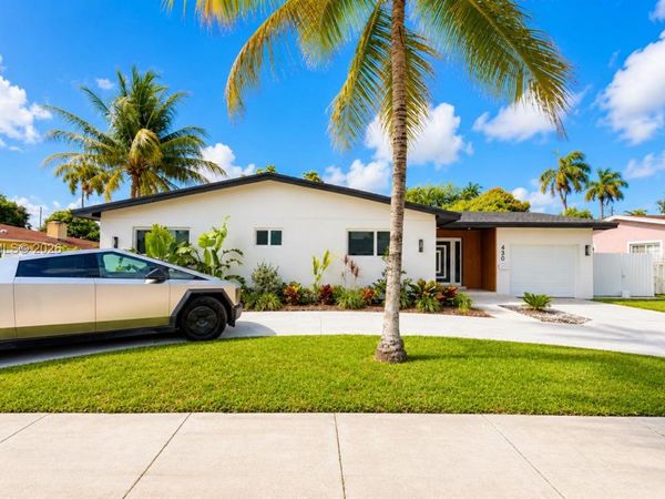 430 NE 145th St , Miami, FL 33161