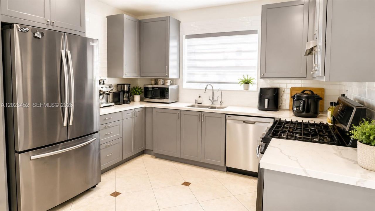 430 NE 145th St , Miami, FL 33161 Photo