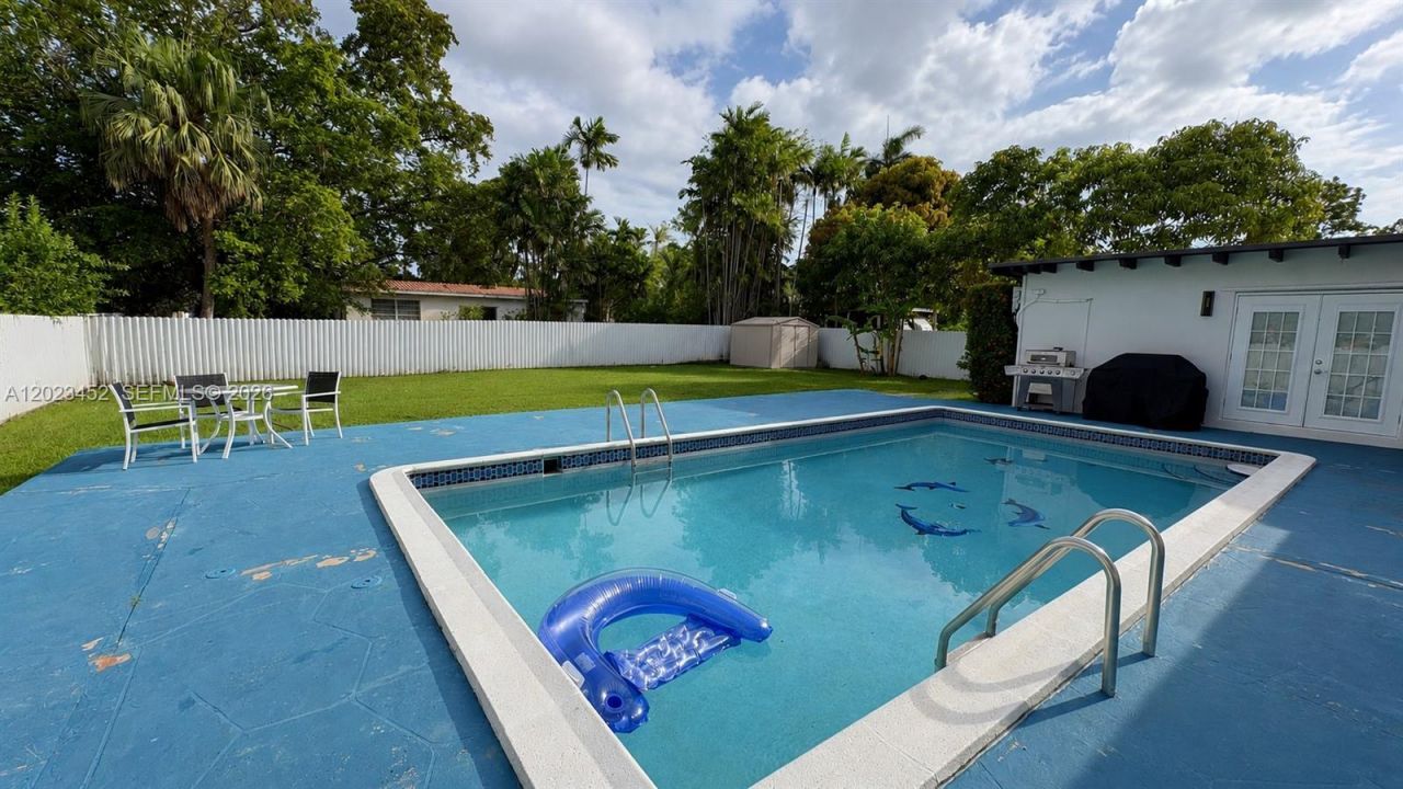 430 NE 145th St , Miami, FL 33161 Photo