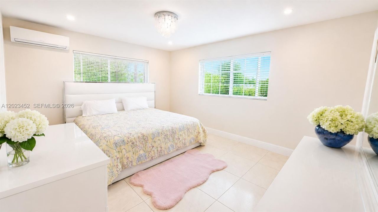 430 NE 145th St , Miami, FL 33161 Photo