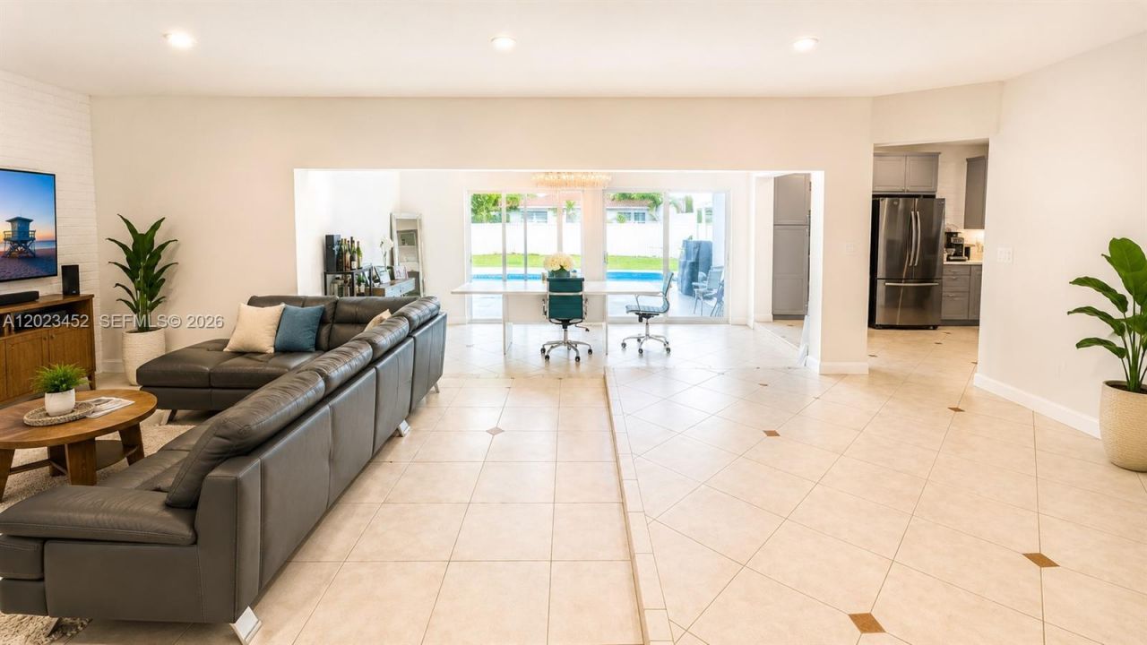 430 NE 145th St , Miami, FL 33161 Photo