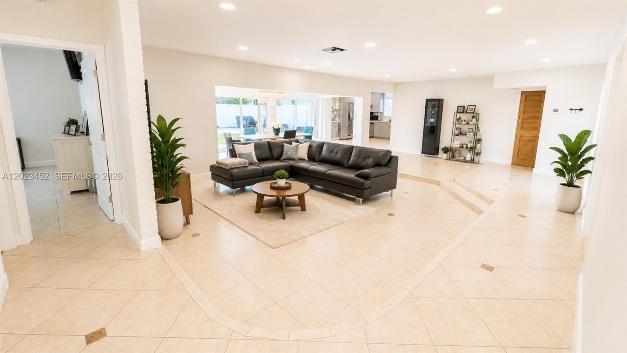 430 NE 145th St , Miami, FL 33161 Photo