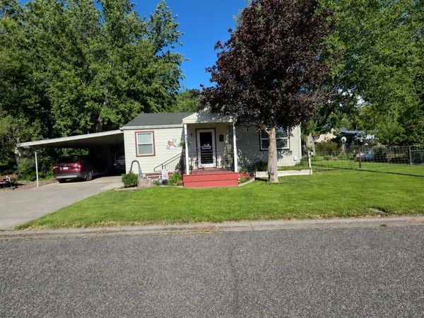 109 3rd Street, Pomeroy, WA 99347