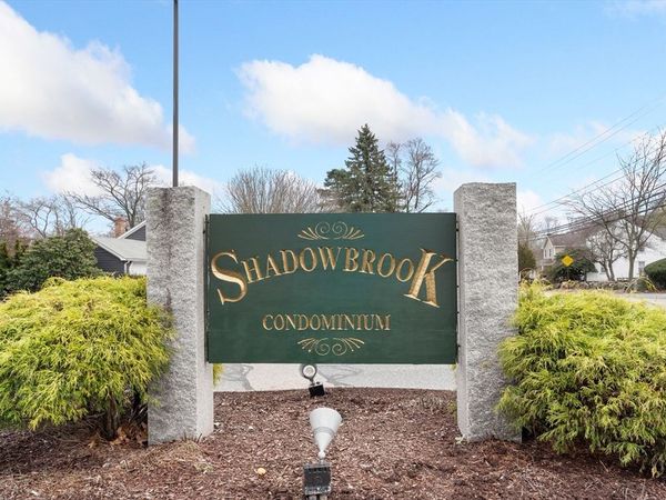 16 Shadowbrook Ln, Unit 33, Milford, MA 01757