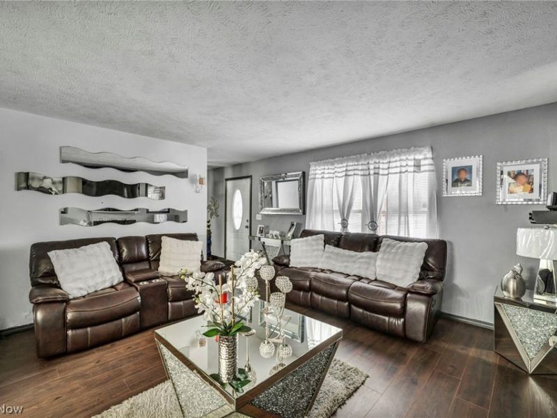 12500 Woodside Avenue, Cleveland, OH 44108 Photo 2