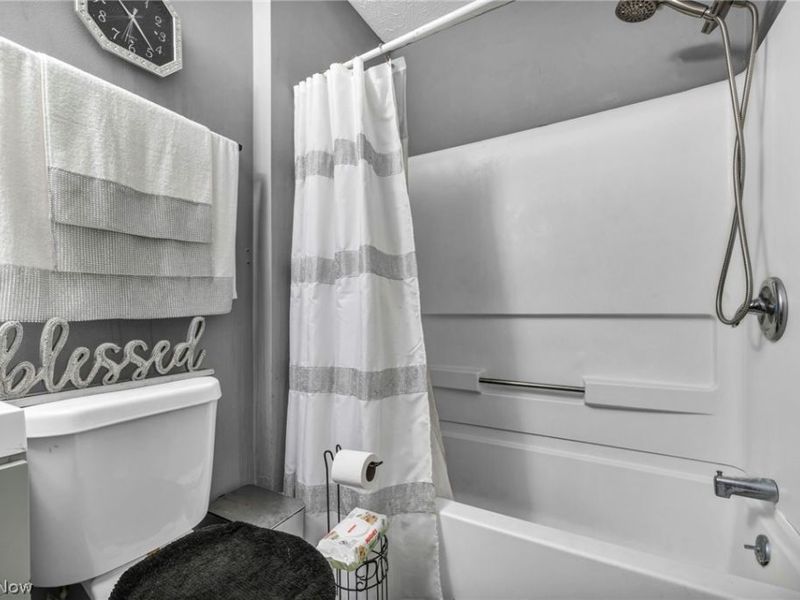 12500 Woodside Avenue, Cleveland, OH 44108 Photo 22