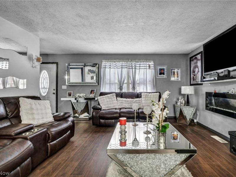 12500 Woodside Avenue, Cleveland, OH 44108 Photo 3