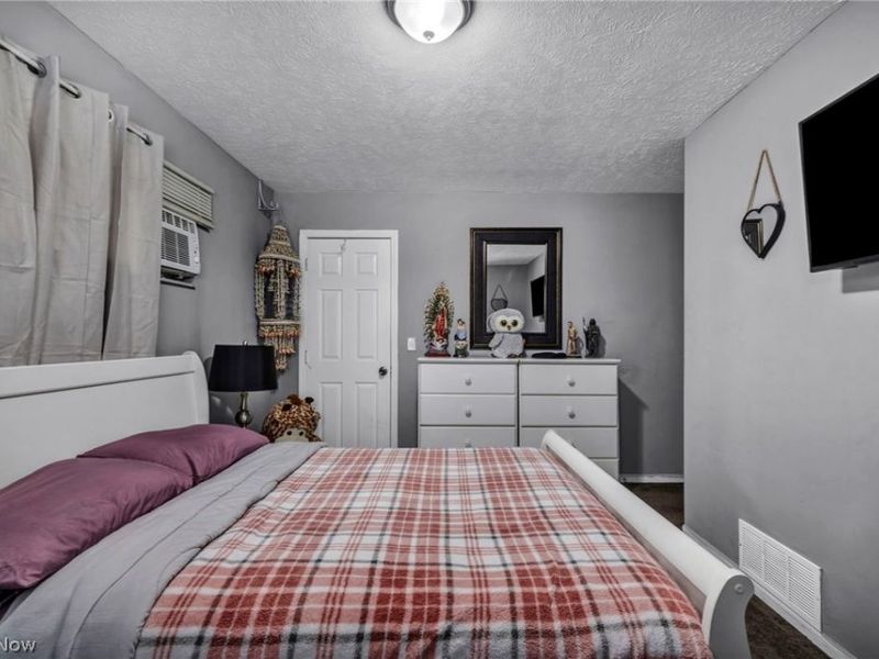 12500 Woodside Avenue, Cleveland, OH 44108 Photo 32