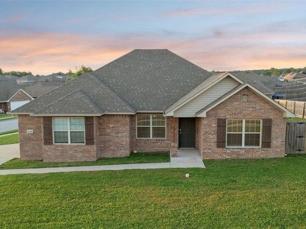 2104 Misti Woods Street, Gentry, AR 72734