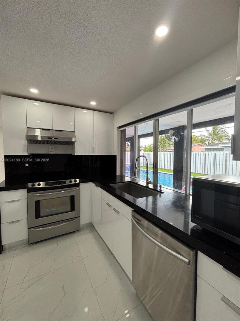 8460 NW 21st St , Sunrise, FL 33322 Photo
