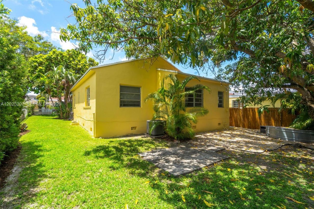 1811 SW 17th Ter , Miami, FL 33145 Photo