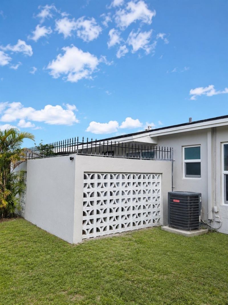 2954 NW 192nd Ter , Miami Gardens, FL 33056 Photo