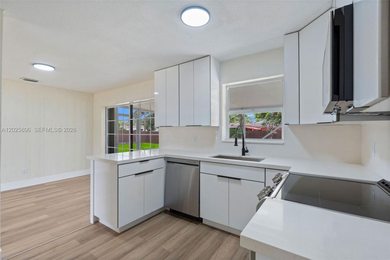5726 Karen Dr , West Palm Beach, FL 33415 Photo