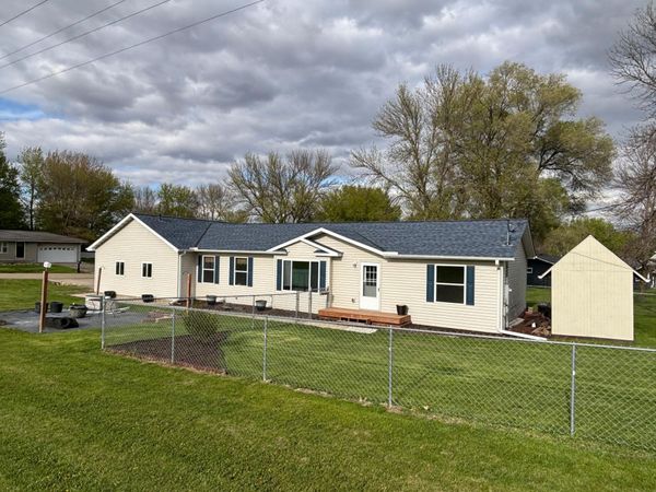 2200 Eunice Drive, Albert Lea, MN 56007