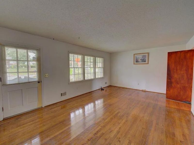 1630 Edgemore Road Photo 10