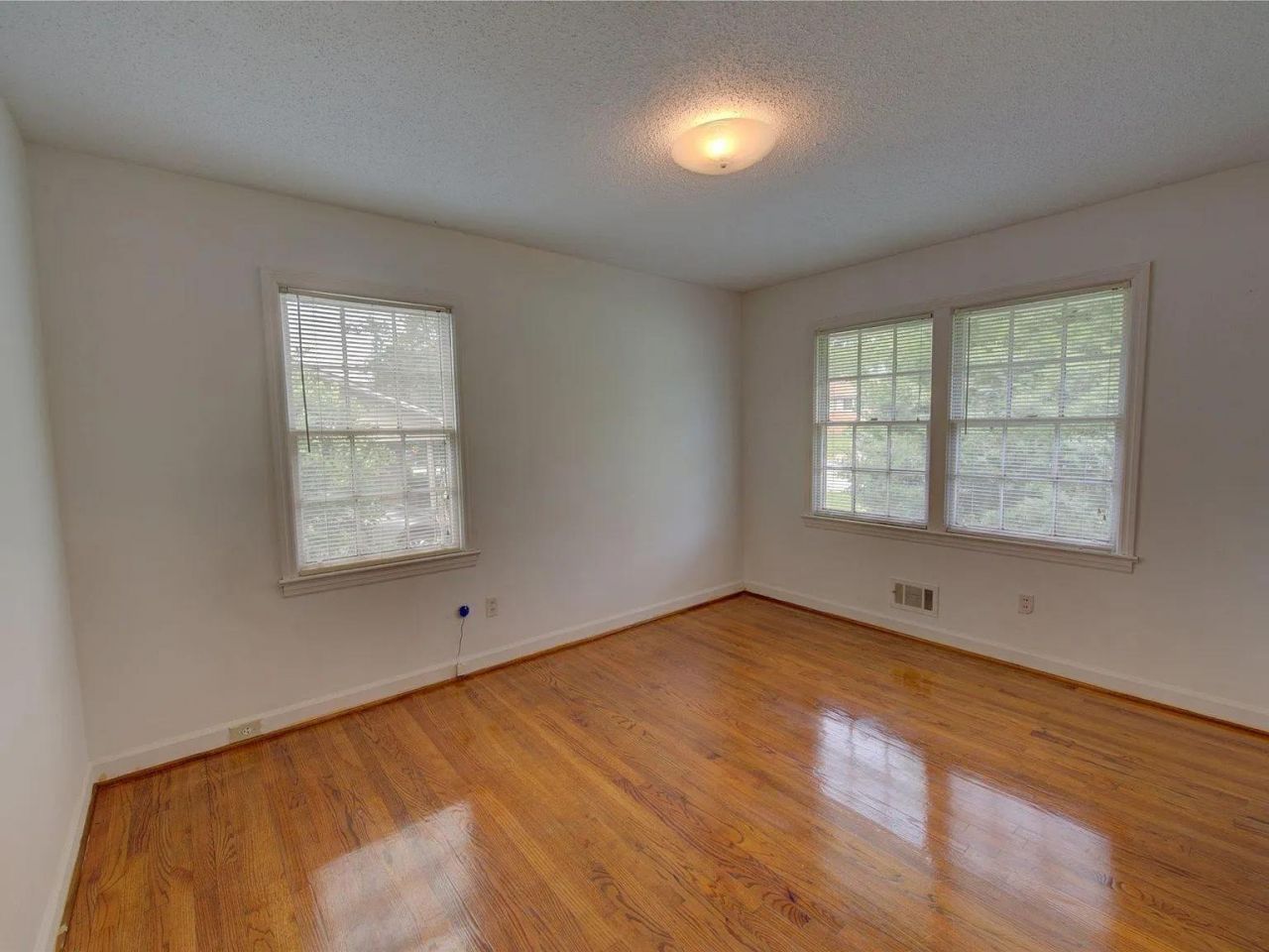 1630 Edgemore Road Photo 8