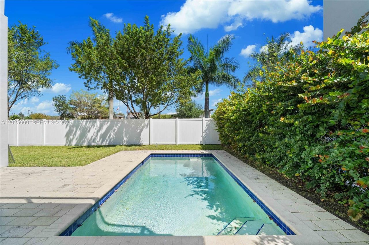 9915 NW 75th St , Doral, FL 33178 Photo