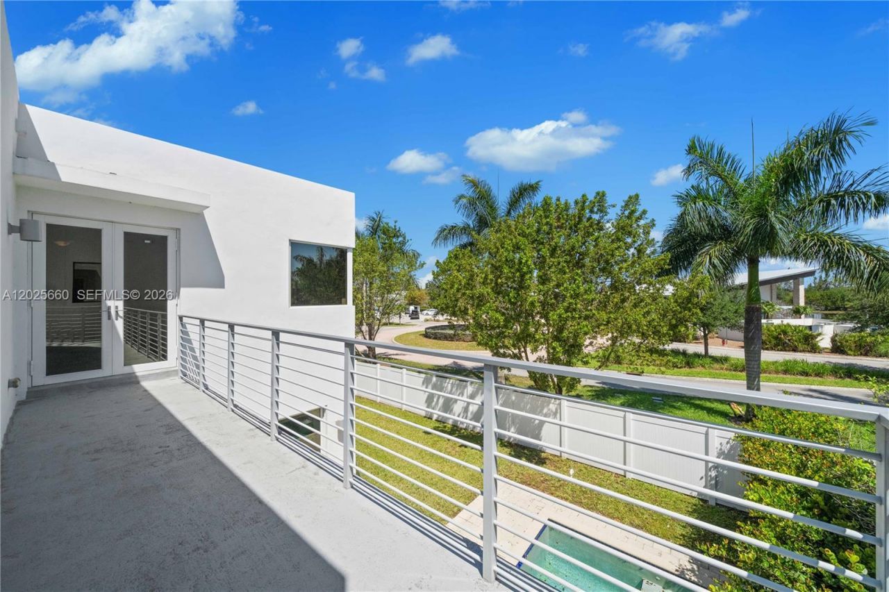 9915 NW 75th St , Doral, FL 33178 Photo