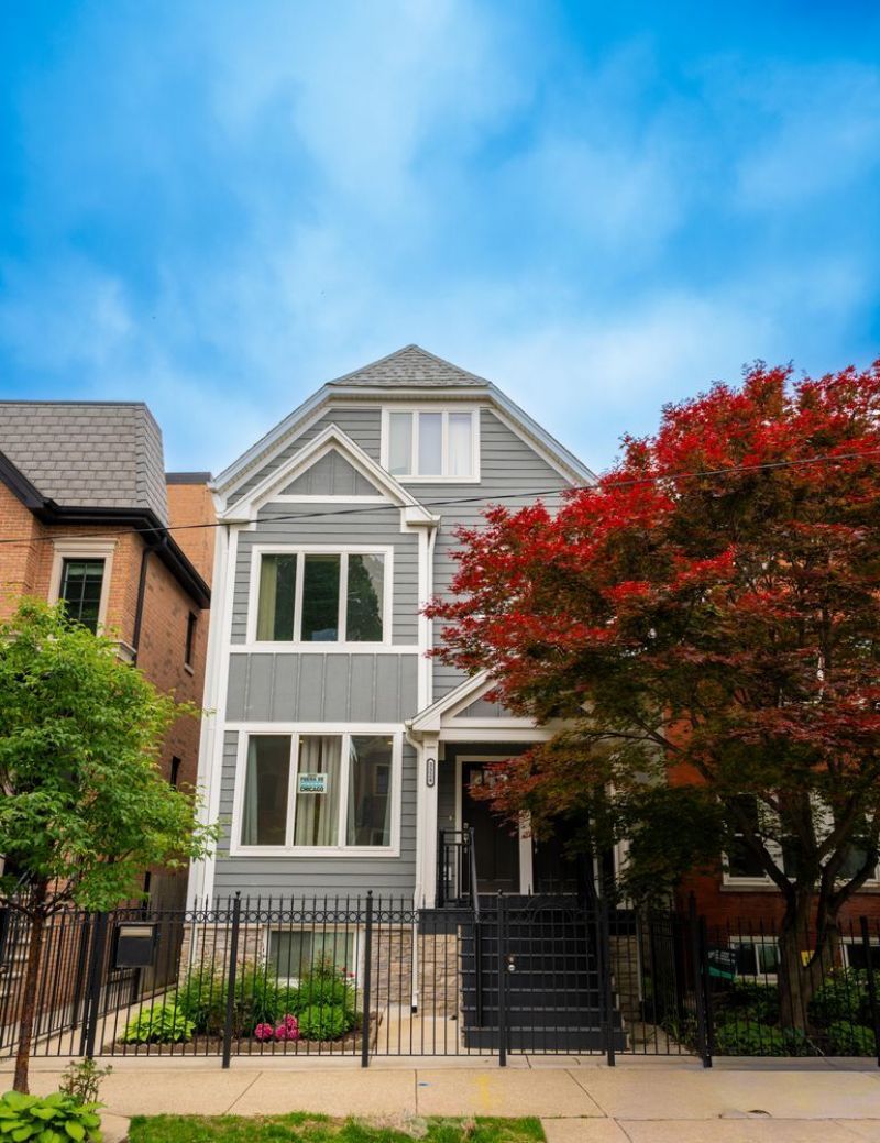 3324 N Hoyne Avenue, Unit 1, Chicago, IL 60618 Main Photo