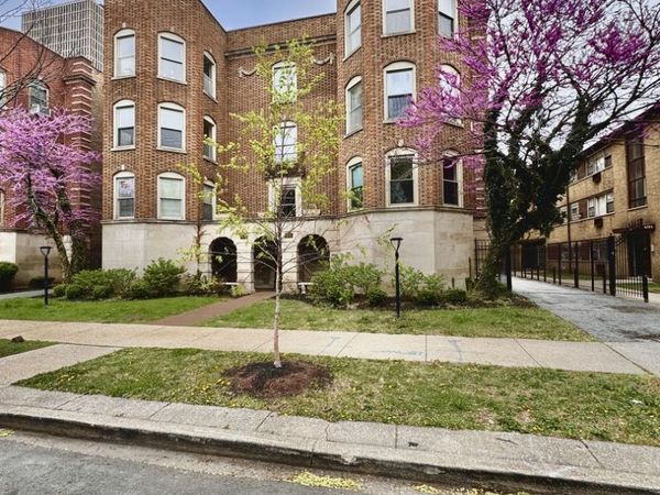 6735 S Oglesby Avenue, Unit 101, Chicago, IL 60649