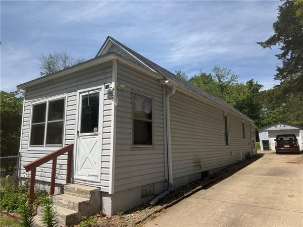 908 chestnut Street, Leavenworth, KS 66048