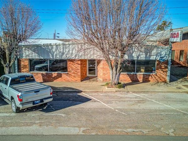 211 N Main Street, Blanchard, OK 73010